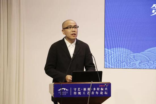  上海美术学院公共艺术协同创新中心非遗项目总监李志伟主持