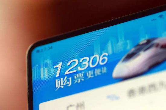 但铁路部门也正在考虑通过技术手段,取消23时以后不能购票的限制。