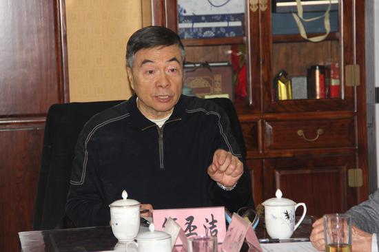 原全国政协常务兼秘书长、民革中央专职副主席、北京市慈善义工联合会会长何丕洁