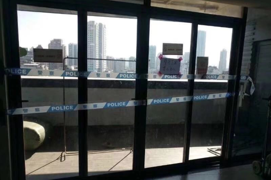 案发现场位于大同坊9楼,系该服装店仓库所在地。 原料图片