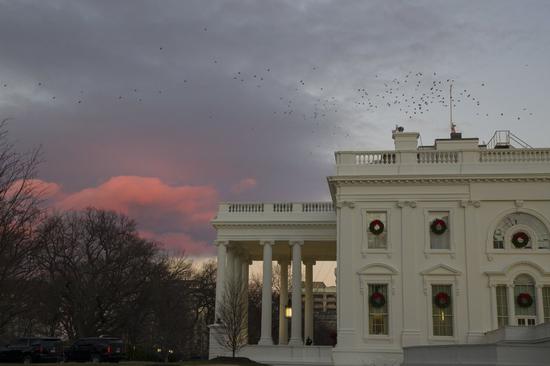 美联邦政府众多部门关闭，图为白宫残阳。（图：美联）