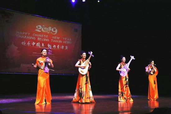 来自北京的水晶乐坊演奏一曲《茉莉花》