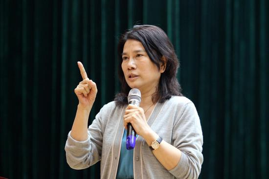 奇葩年终奖:媒体盘点“奇葩”年终奖:袜子鸡蛋和避孕套