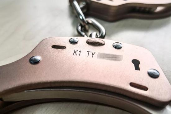 北京警方发布"玫瑰金"手铐官方评测:莫轻易盘之