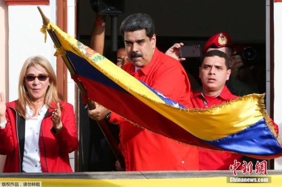 资料图：当地时间1月23日下午，委内瑞拉总统马杜罗宣布与美国断交，并要求美使馆人员72小时内离开委内瑞拉。图为当地时间1月23日，委内瑞拉总统马杜罗在首都加拉加斯参加集会并发表讲话。