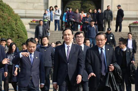 2018年3月，时任新北市长朱立伦访问上海、江苏