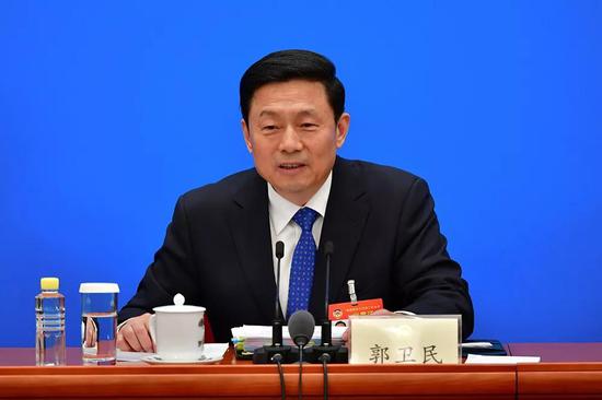 大会新闻发言人郭卫民。（人民网记者 于凯 摄）