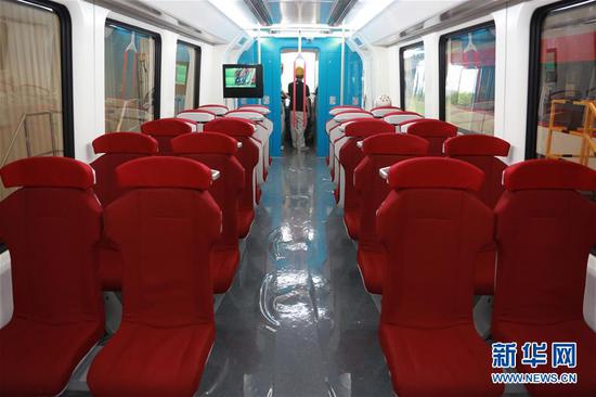  中国首列2.0版商用磁浮列车内部