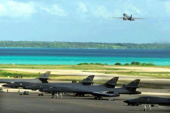 ▲资料图片：美军B-1B轰炸机从迪戈加西亚岛基地起飞。