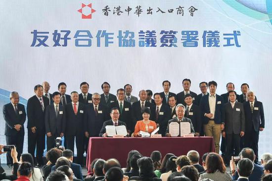 　　友好合作协议签署仪式举行现场。视觉中国