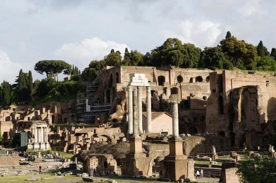 ∆&nbsp;中罗马市场（Forum Romanum）