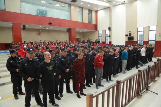 涉黑团伙被判刑 落马公安局长曾为其当保护伞20年