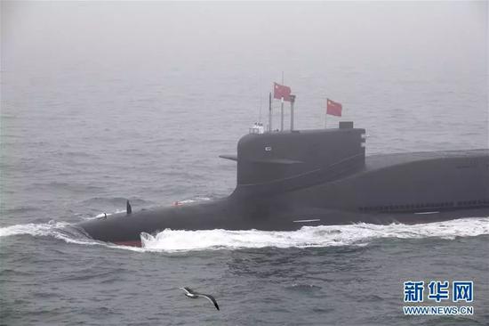  △这是中国某新型核潜艇接受检阅。新华社记者 李紫恒 摄