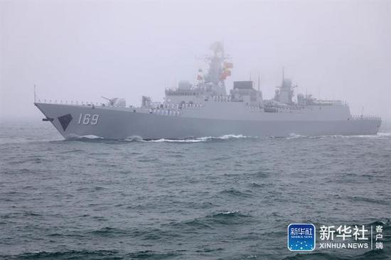 ↑这是4月23日拍摄的“武汉”号导弹驱逐舰。新华社记者 黎云 摄