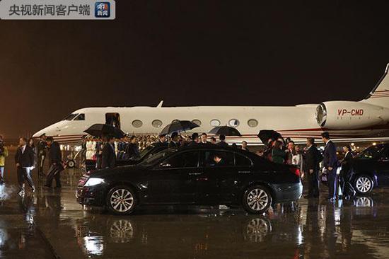 △杜特尔特的专机于24日晚上抵达北京。（央视记者魏帮军拍摄）