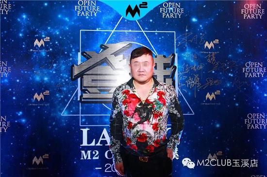 孙小果出席夜店庆典 图片来自m2酒吧玉溪店微信公众号