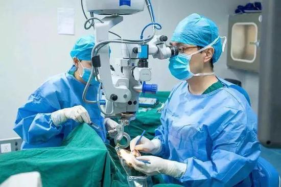 广东59岁阿姨眼角膜被撞穿！“元凶”竟是一条鱼