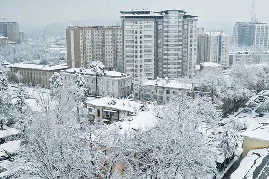  △雪后的杜尚别风光