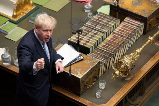  7月25日，在英国伦敦，英国首相鲍里斯·约翰逊在议会下院进行陈述。新华社发（英国议会摄影师杰西卡·泰勒摄）
