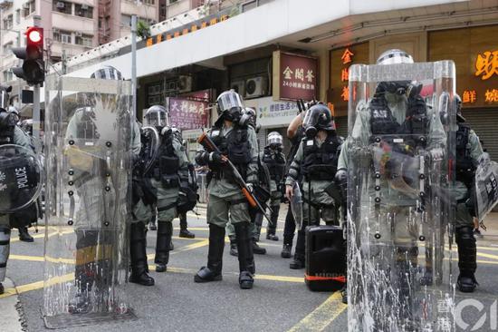香港防暴警察布防