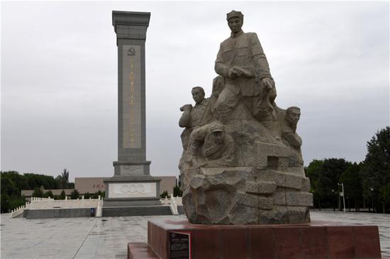 　这是在张掖市高台县拍摄的中国工农红军西路军纪念碑（8月21日摄）。新华社记者 范培珅 摄