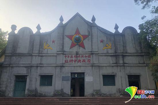 走进革命老区重温红色历史