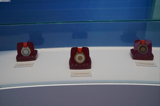 △2008年北京奥运会的金牌、银牌、铜牌。