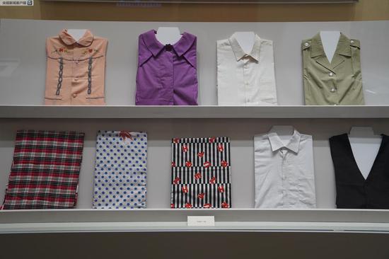 △“的确良”衣物。一种曾经风靡全国的衣服面料,是第一代化纤产品。