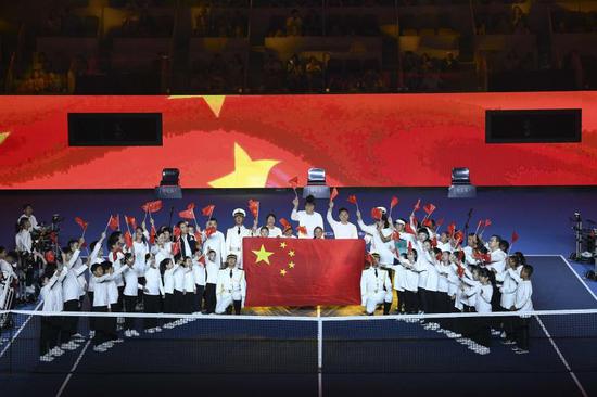 钻石球场:《我和我的祖国》响彻钻石球场 开幕式万人入场盛况空前