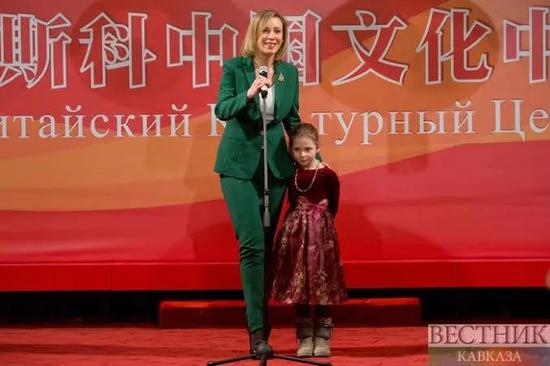 扎哈罗娃参加莫斯科中国文化节。