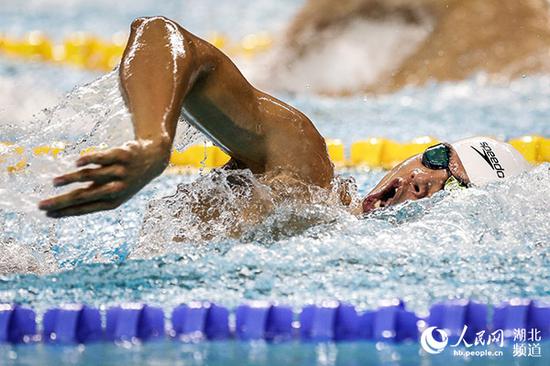 中国队第一棒选手汪顺在男子4x200米自由泳接力赛决赛中。