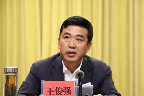 这名厅官被查 曾痛批私藏手枪的“地下组织部长