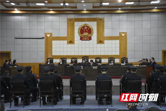 11月25日，夏顺安、夏顺泉、范桂明等11名被告人组织、领导、参加黑社会性质组织罪案一审公开宣判。