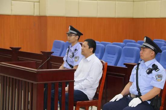 江西赣州章贡区城管局原局长胡晓辉获刑7年10个