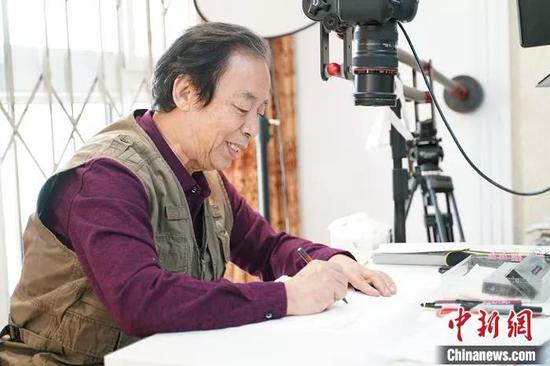 曾经教你写字的硬笔书法家庞中华 如今在做什么