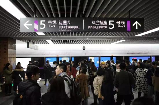 △3万名中国铁建建设者，创造我国城市轨道交通一次性开通运营新纪录。