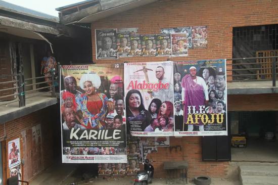  这是尼日利亚拉各斯市区一处“诺莱坞”电影光碟批发市场。新华社记者郭骏 摄