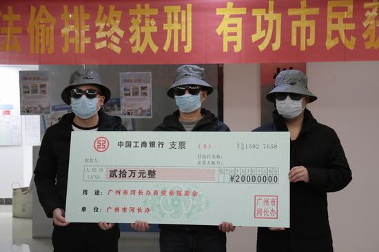  违法偷排举报者获得20万元奖金。 本文图片赵雪峰