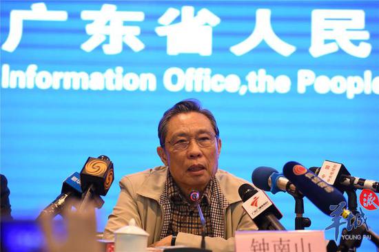 钟南山院士补充发言答记者问，立刻引起全场记者关注