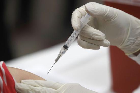  ▲资料图片：这是2020年1月23日在美国梅斯基特拍摄的一支装有流感疫苗的针管。（新华社/美联社）