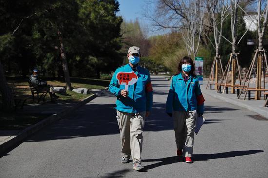北京动物园重开首日游客寥寥,全园分片不间断巡