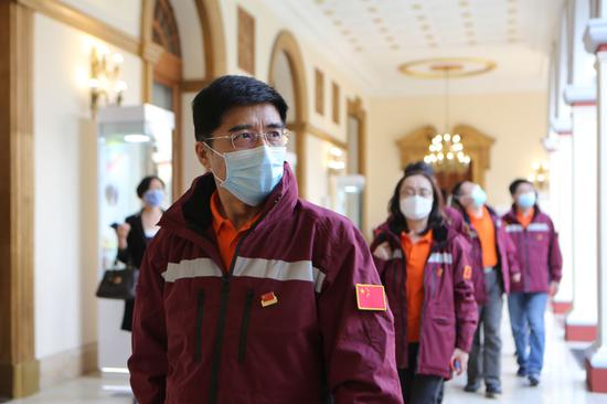  4月1日，中国抗疫医疗专家组进入委内瑞拉总统府。委内瑞拉总统府供图