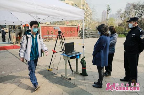 「北青网综合」今日开学 青岛公安5000余名警力全程护航