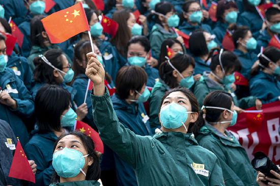 4月15日，北京协和医院国家援鄂抗疫医疗队启程回京。他们1月26日抵达武汉，也是最后一批离鄂离汉的国家医疗队。 新华社记者 熊琦 摄