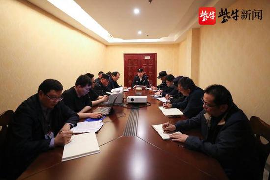 淮安市副市长、公安局长周达清指导案件下一步侦办工作。