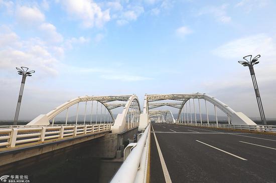 陕西渭河上一大桥烂尾？官方回复：已有解决方