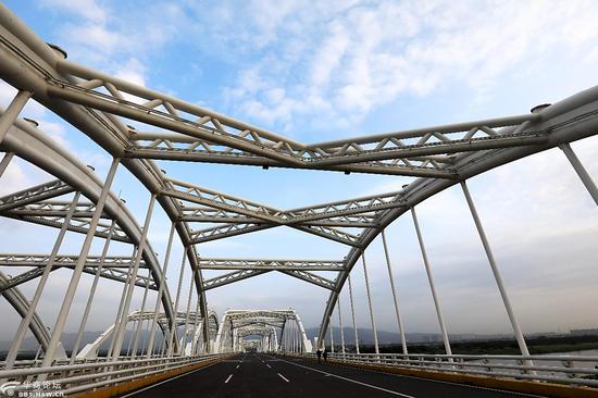 陕西渭河上一大桥烂尾？官方回复：已有解决方