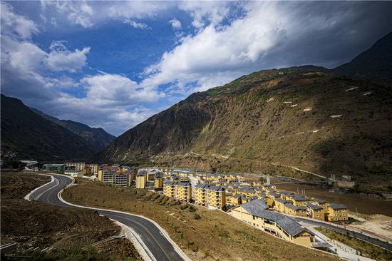 这是云南怒江傈僳族自治州泸水市大兴地镇维拉坝珠海社区全景（4月18日摄）。新华社发