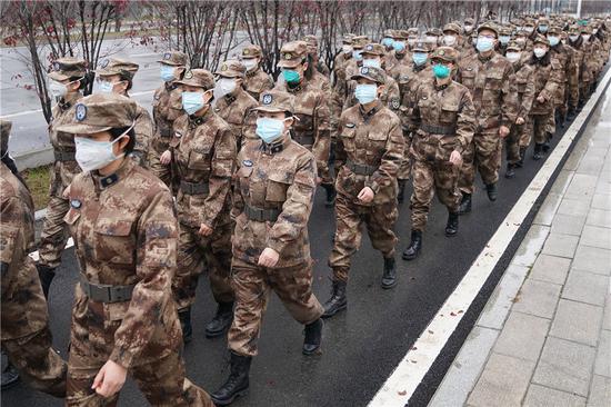  陆军军医大学医疗队进驻武汉市金银潭医院（1月26日摄）。新华社记者 程敏 摄