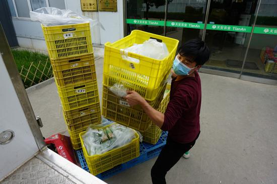 京郊探访:产地直采、冷链直送 24小时运转保供